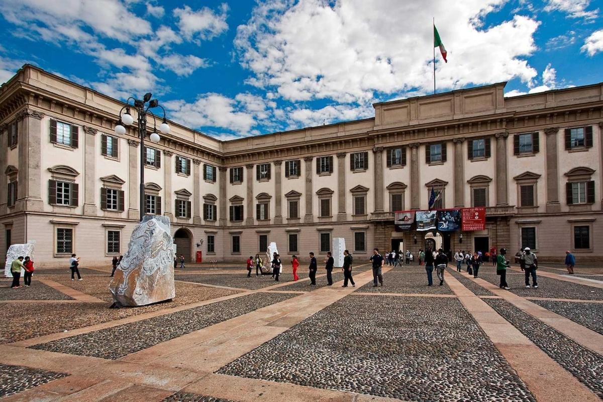 Bilocale Con Wifi In Palazzo Storico, A 5 Minuti Dal Duomo Zona San Babila - Tribunale * Milan